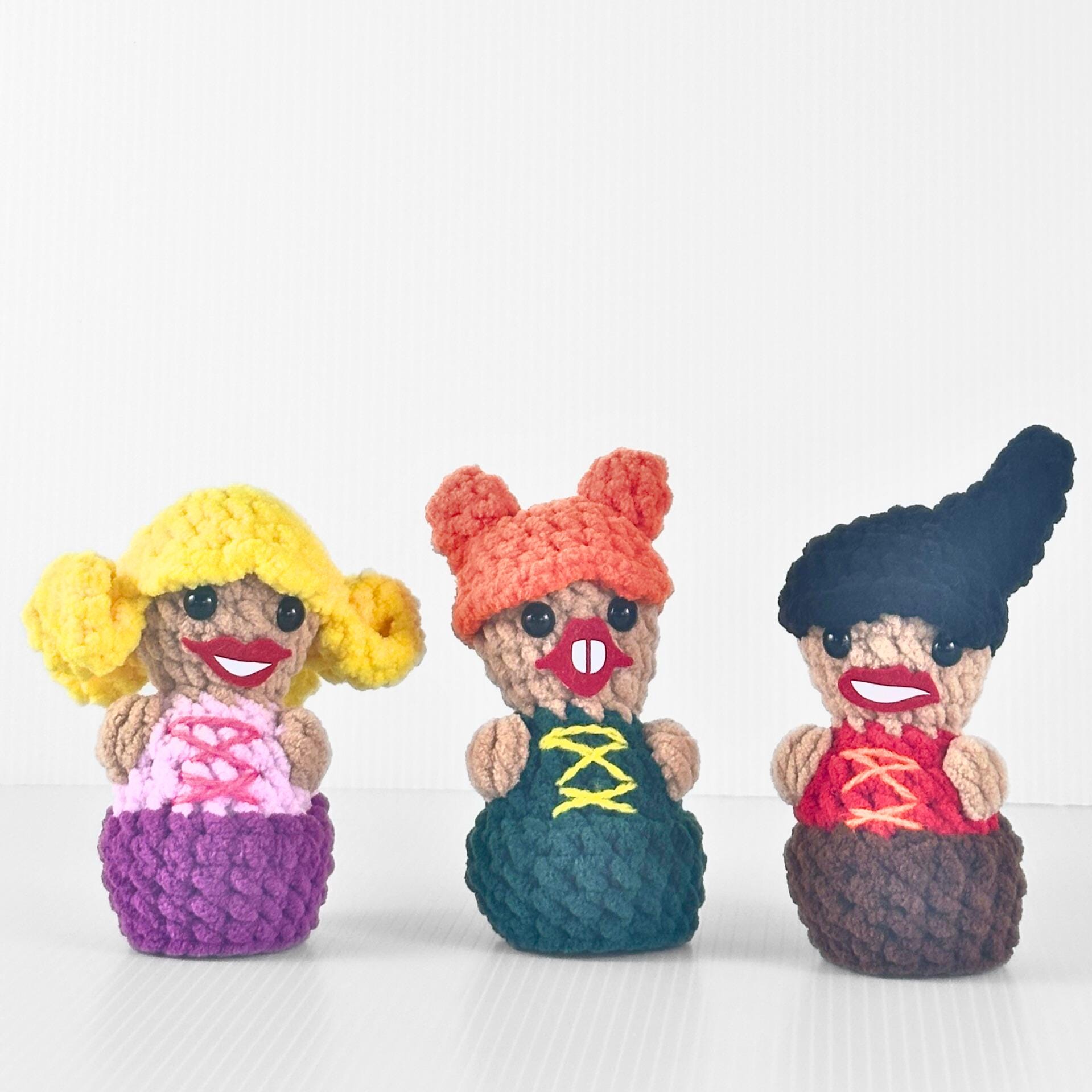 Hocus Pocus Crochet Keychains: Halloween Decor - pursuitofcraftyness