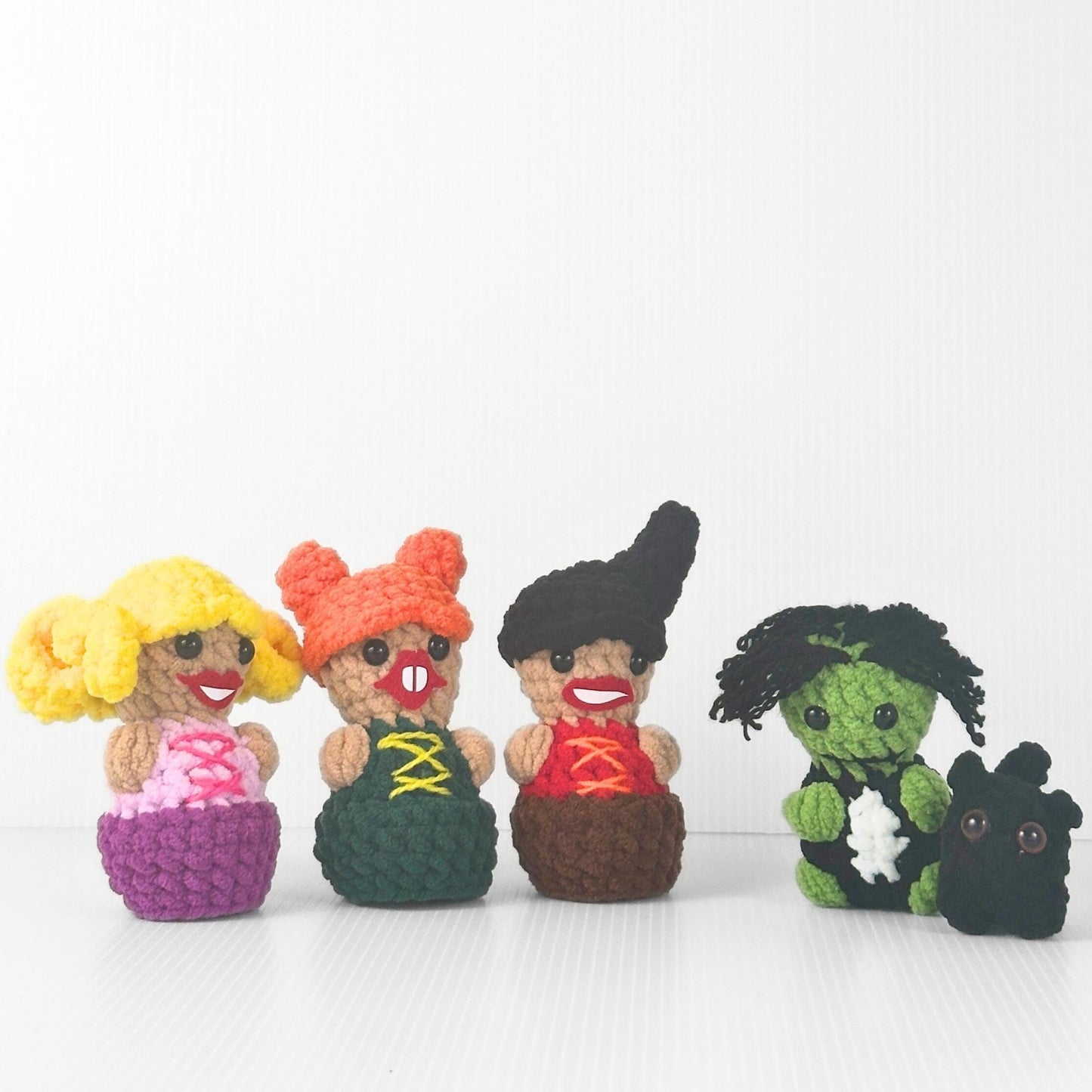 Hocus Pocus Crochet Keychains: Halloween Decor - pursuitofcraftyness